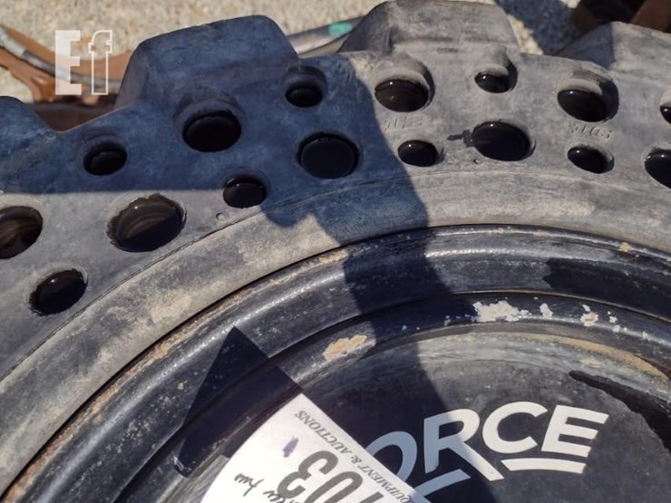 (4)-33x12-16-skid-steer-tires-image-3