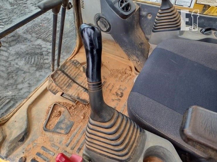 2017-komatsu-pc240-lc-11-image-10