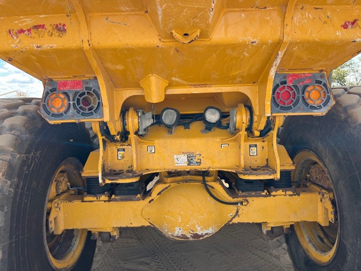2014-deere-250d-image-22