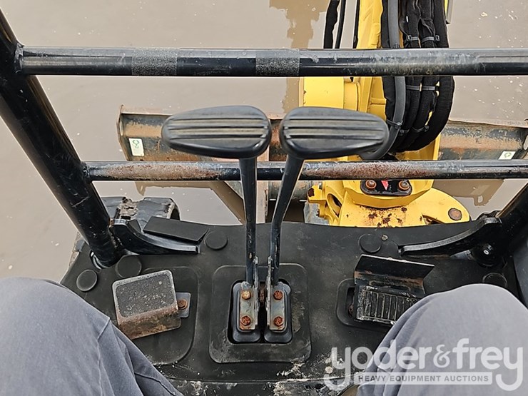 2013-caterpillar-303-image-34
