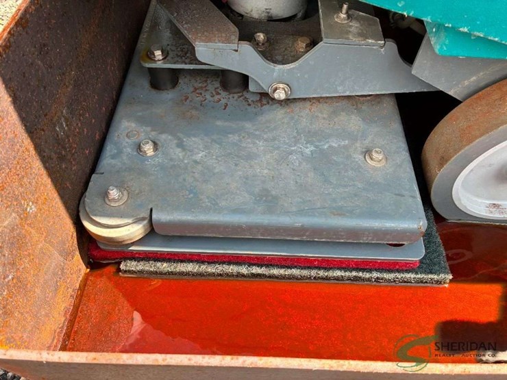 tennant-t500-floor-scrubber-works-28"-image-2