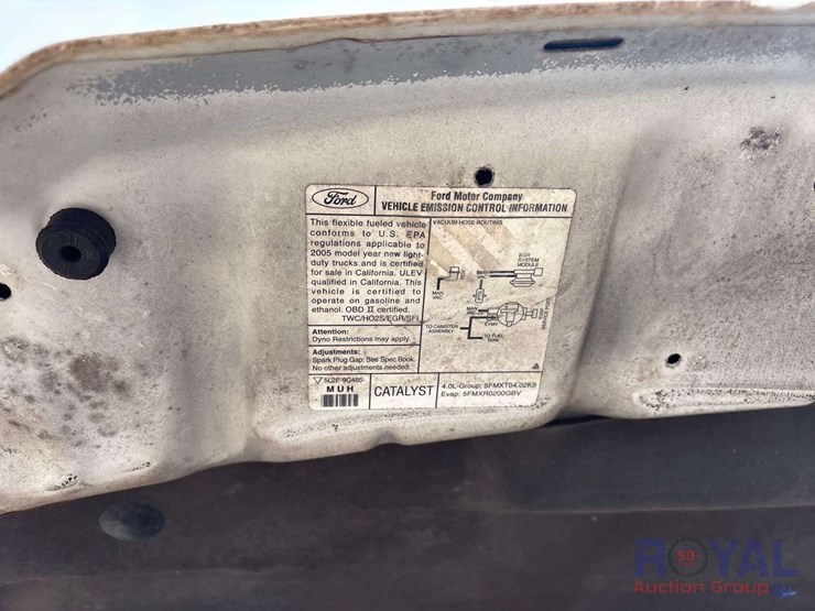 2005-ford-explorer-image-9