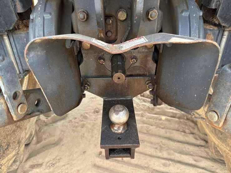 mahindra-2810-image-14