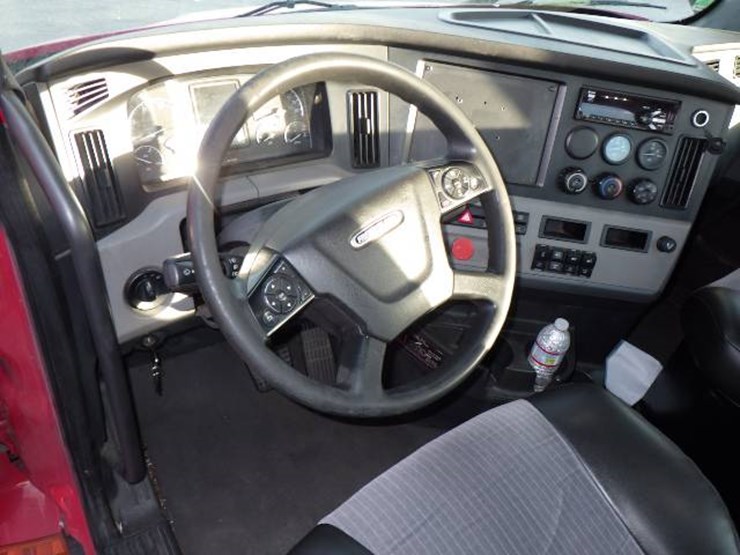 2019-freightliner-cascadia-116-image-11
