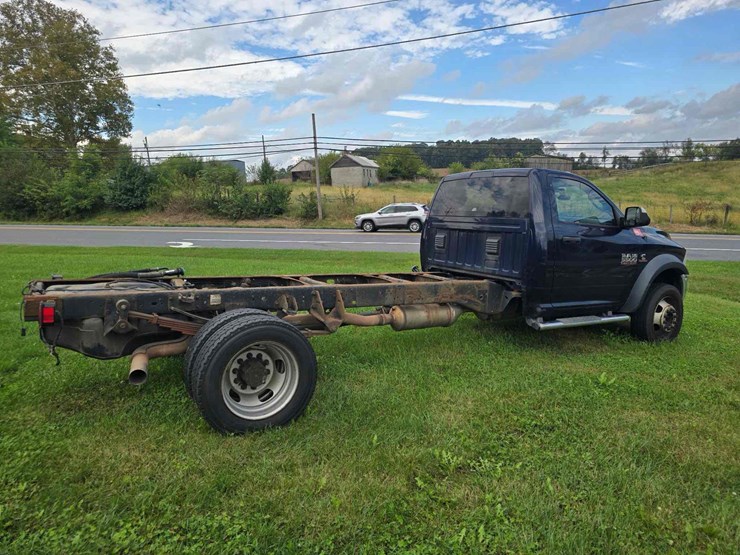 2015-dodge-ram-5500-image-4