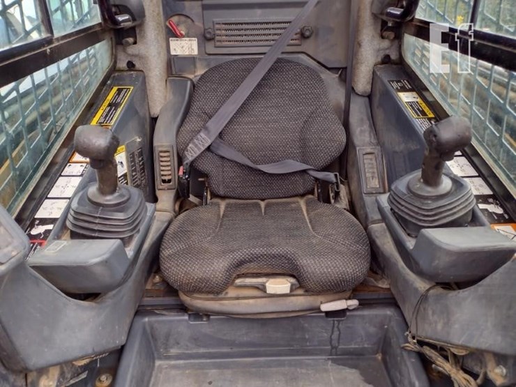 2015-deere-333e-image-11