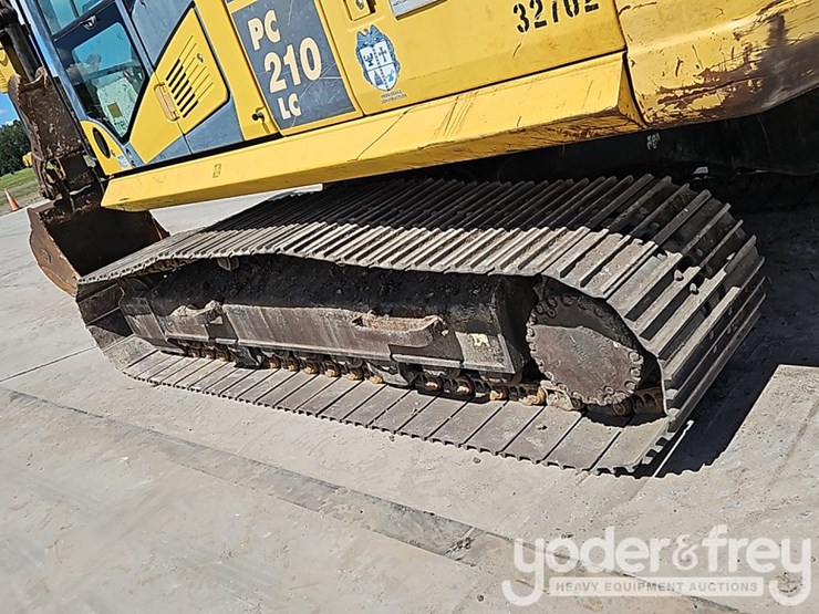 2015-komatsu-pc210-lc-10-image-26