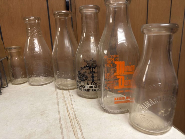 (16)-milk-bottles-and-carrier-image-5