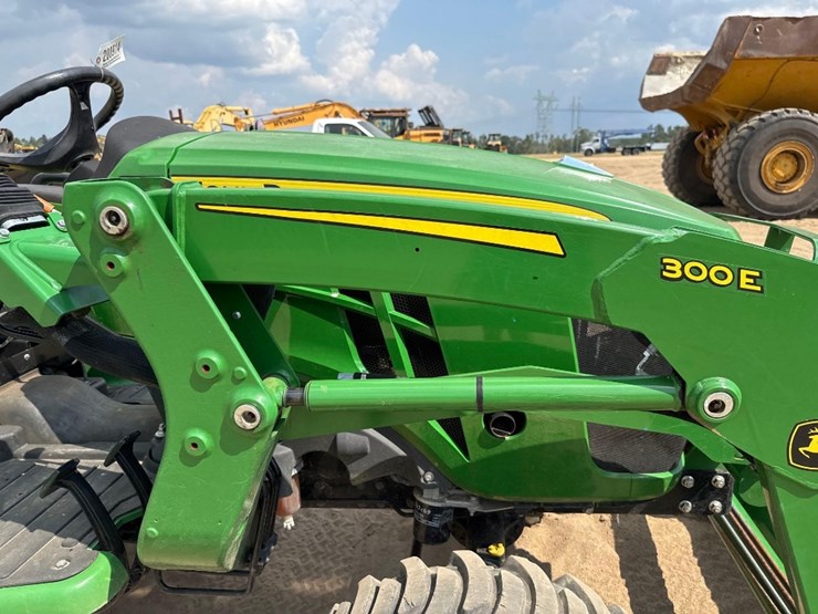john-deere-3032e-image-14