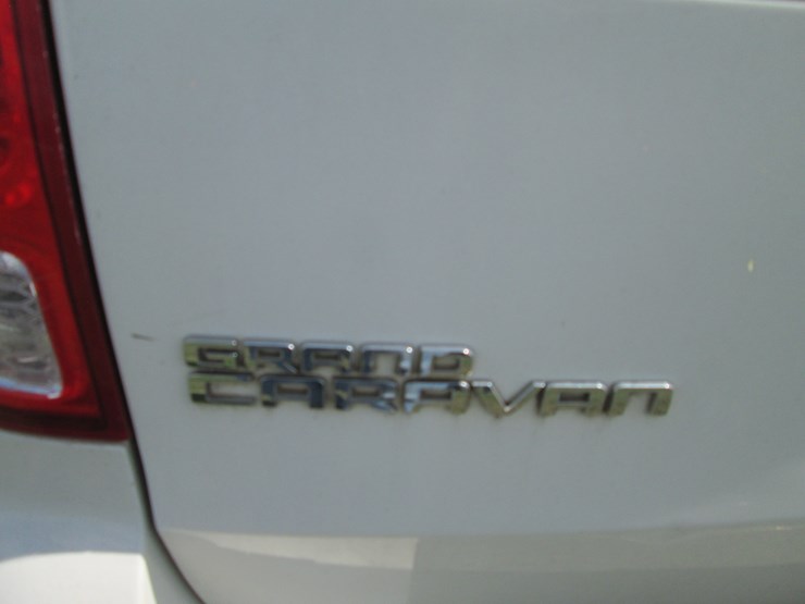 2011-dodge-caravan-image-5