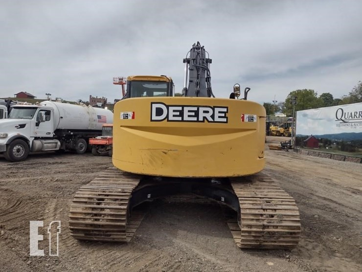 2011-deere-225d-lc-image-4