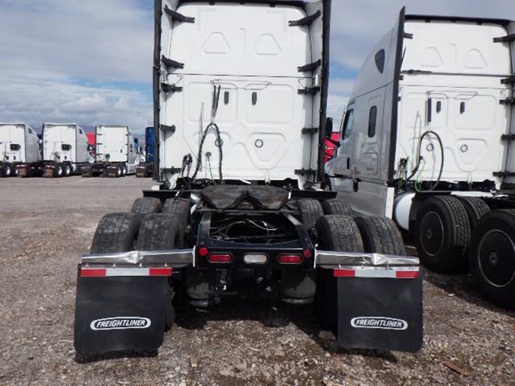 2024-freightliner-cascadia-126-image-7