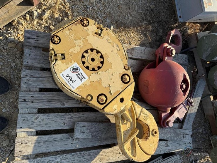 12t-wrecking-ball-w/hook-&-mckissick-block-with-hook-image-1