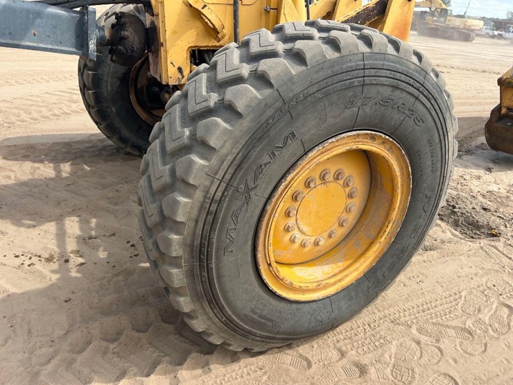 2008-deere-672d-image-28