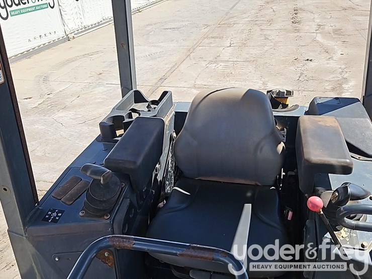 2016-deere-450j-image-26