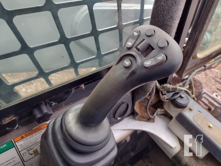 2007-bobcat-t300-image-11