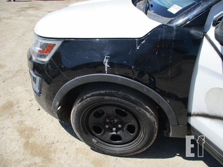 2018-ford-explorer-image-15
