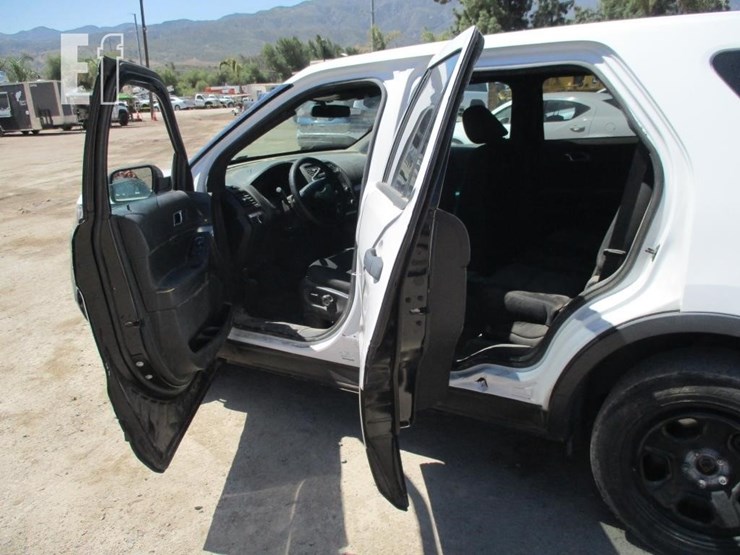 2018-ford-explorer-image-13
