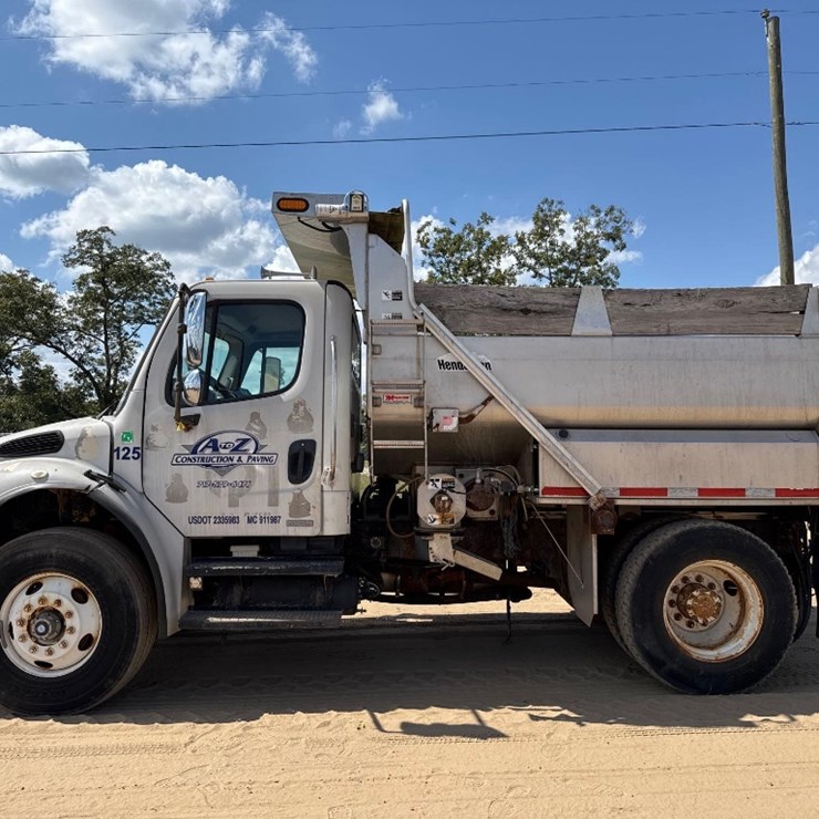 2003 FREIGHTLINER BUSINESS CLASS M2 SPREADER TRUCK
