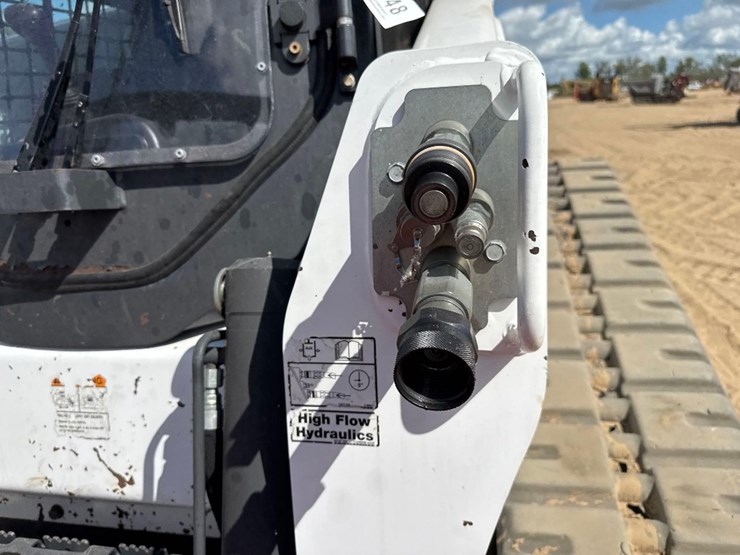 2021-bobcat-t870-image-22