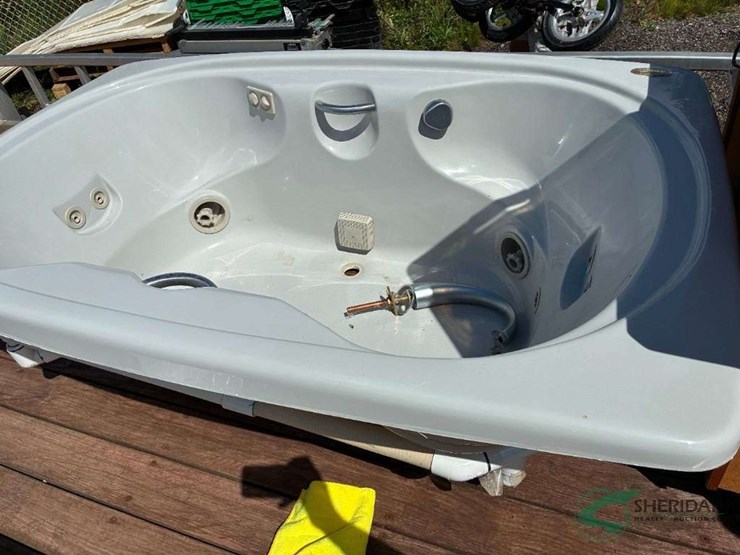 jacuzzi-bathtub-image-1