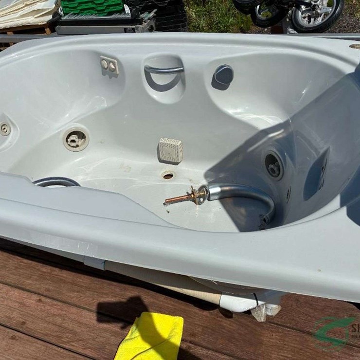 Jacuzzi bathtub
