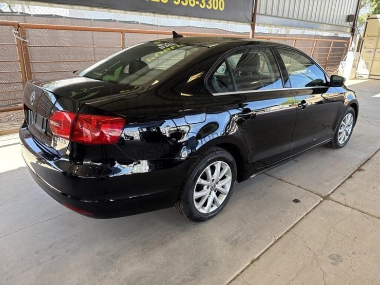 2013-volkswagen-jetta-sdn-image-7