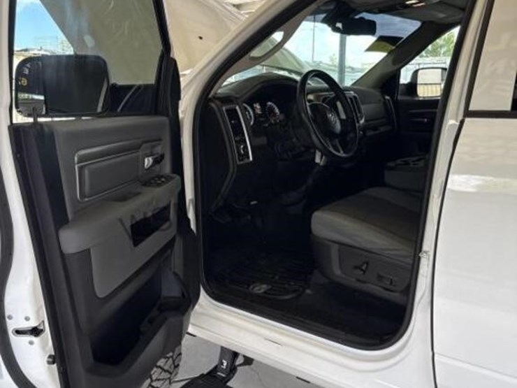 2015-ram-2500-slt-image-31