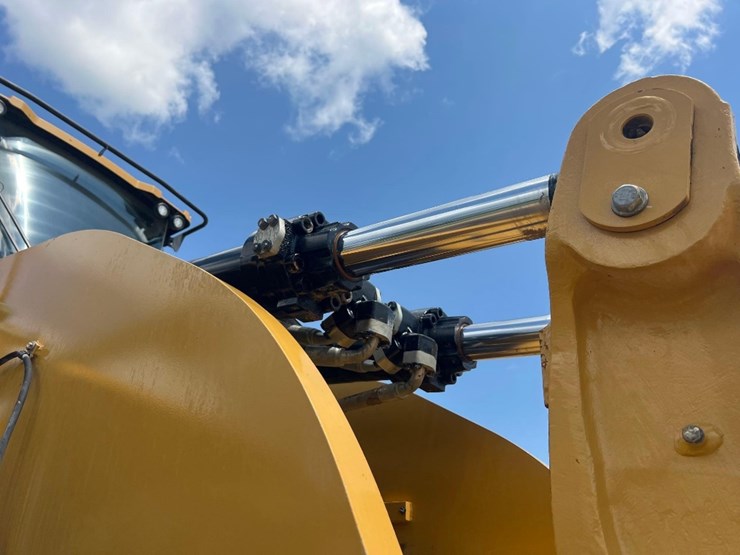 2022-caterpillar-980-image-25