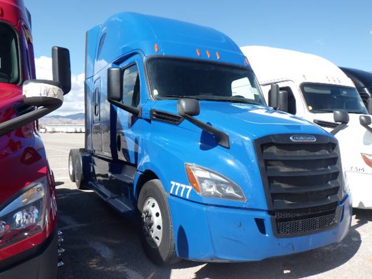 2020-freightliner-cascadia-126-image-3