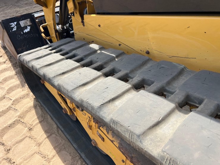 2020-caterpillar-259d3-image-25