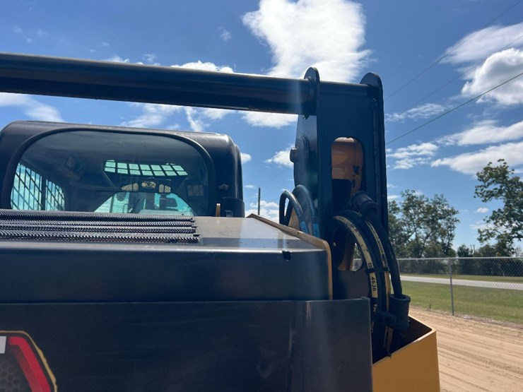 2020-caterpillar-259d3-image-19