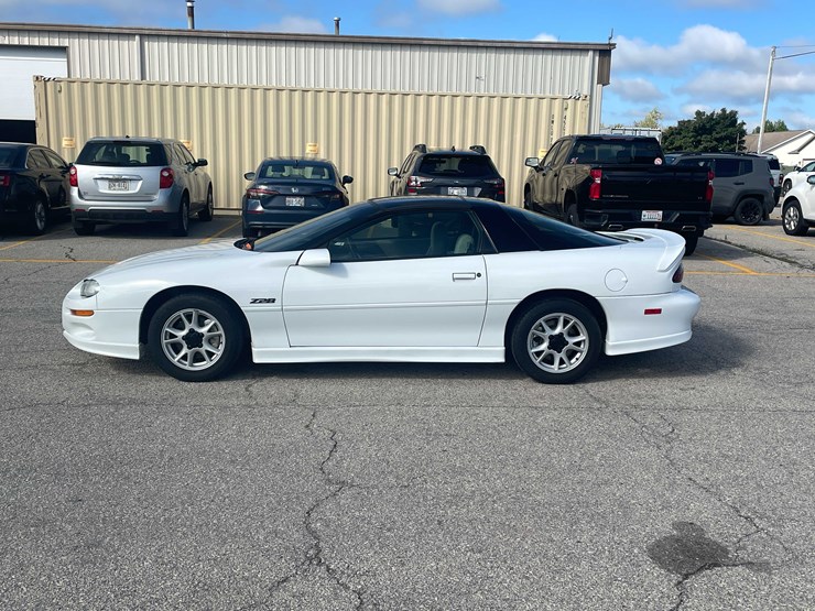 #6877-•-2000-chevy-camaro-z28-(has-wi-title)-(neenah,-wi)-image-3