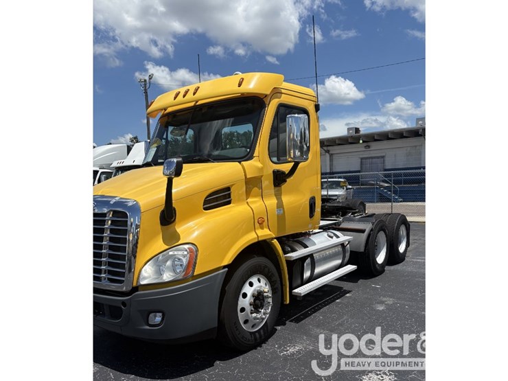 2018-freightliner-cascadia-113-image-3