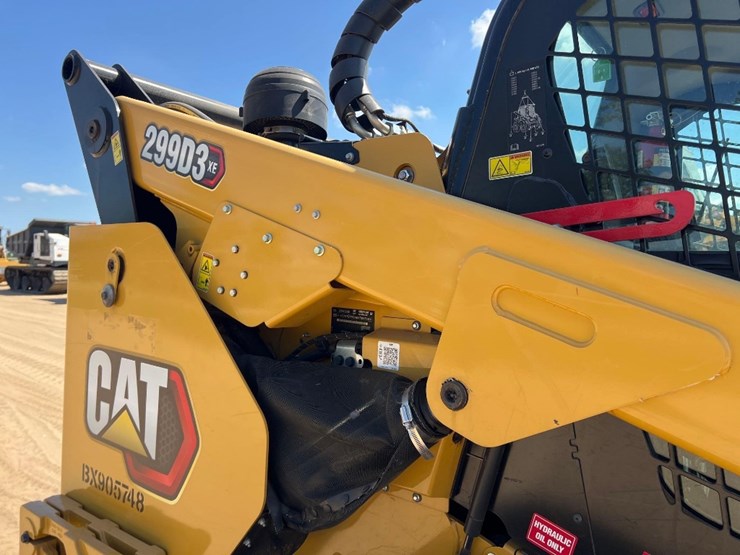 2023-caterpillar-299d3-xe-image-24