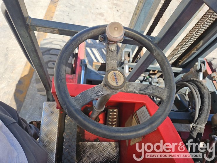 2004-moffett-m5500-image-27