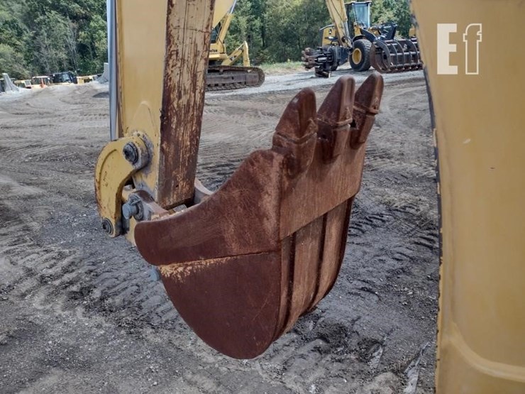 2005-deere-110-image-29