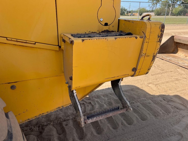 2000-deere-444-image-16