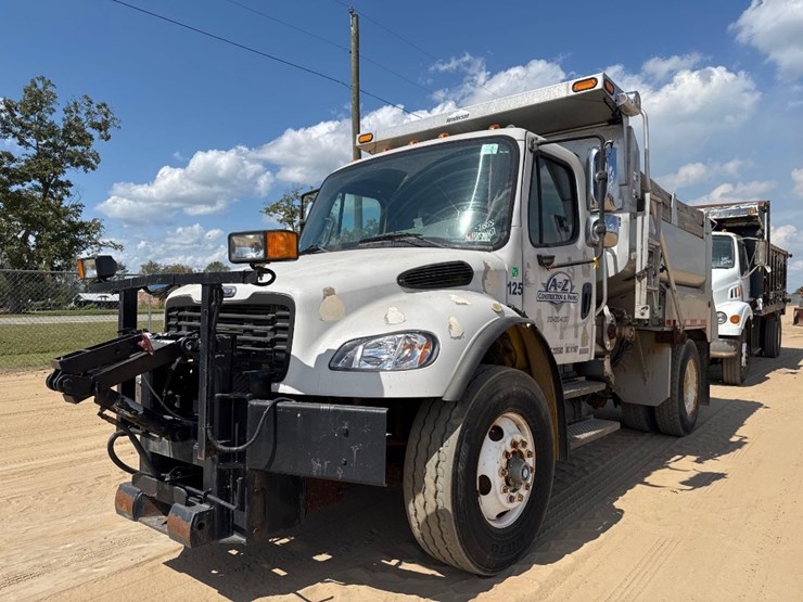 2003-freightliner-business-class-m2-spreader-truck-image-2