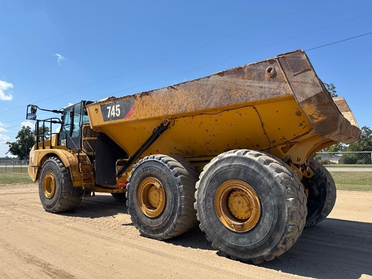 2019-caterpillar-745-image-8
