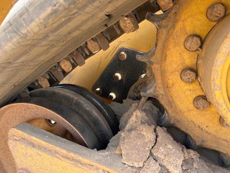 2021-caterpillar-279d3-image-14