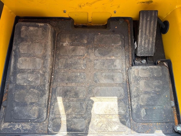 new-holland-c362-image-39