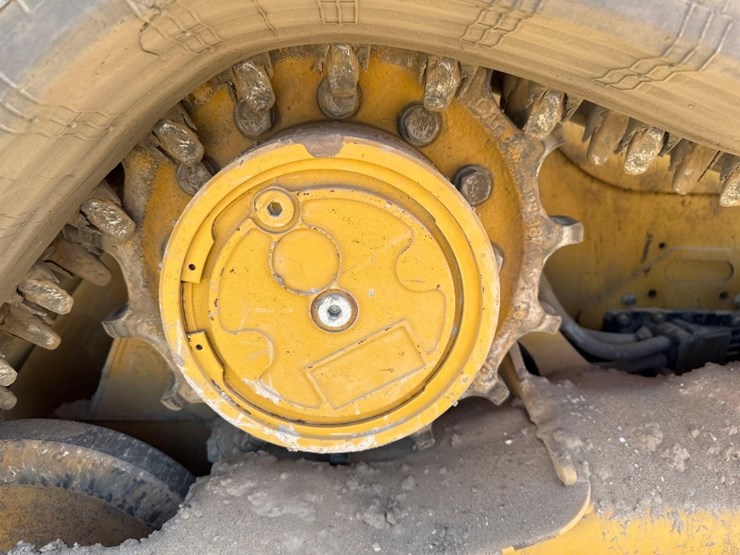 2023-caterpillar-259d3-image-13
