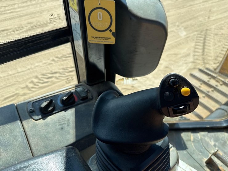 2013-caterpillar-d5k2-xl-image-27