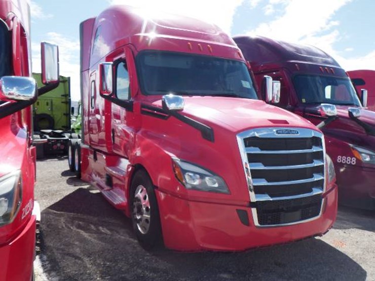 2021-freightliner-cascadia-126-image-4