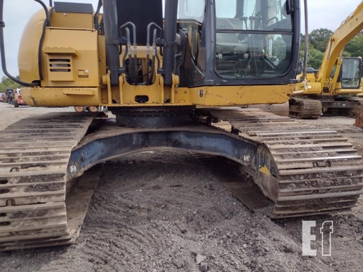 2011-deere-225d-lc-image-20