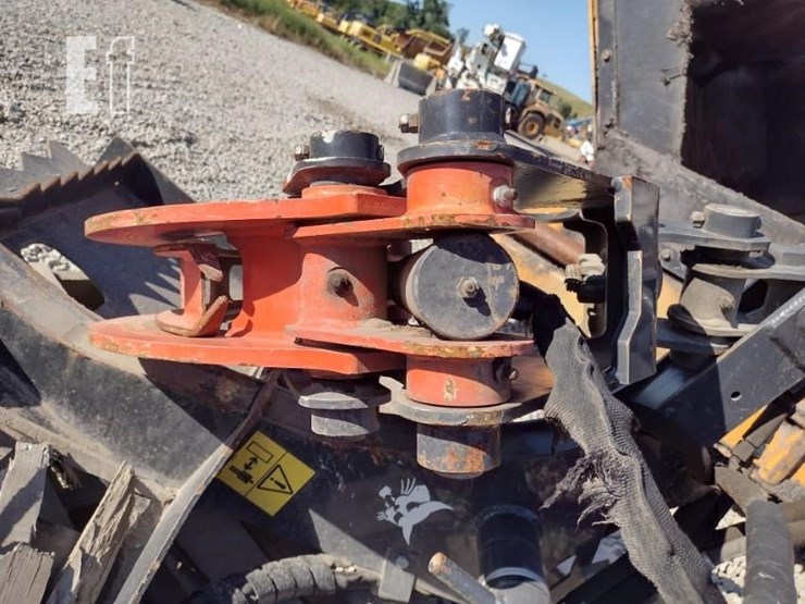 22-bobcat-log-grapple-image-6