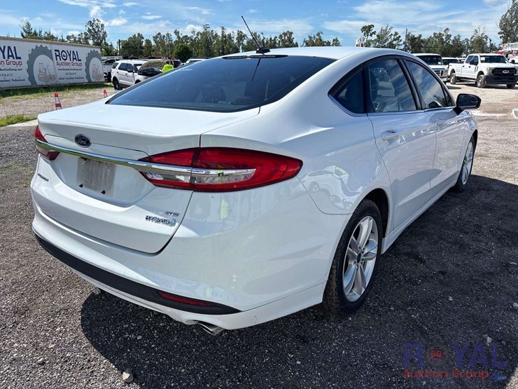 2018-ford-fusion-hybrid-sedan-image-3
