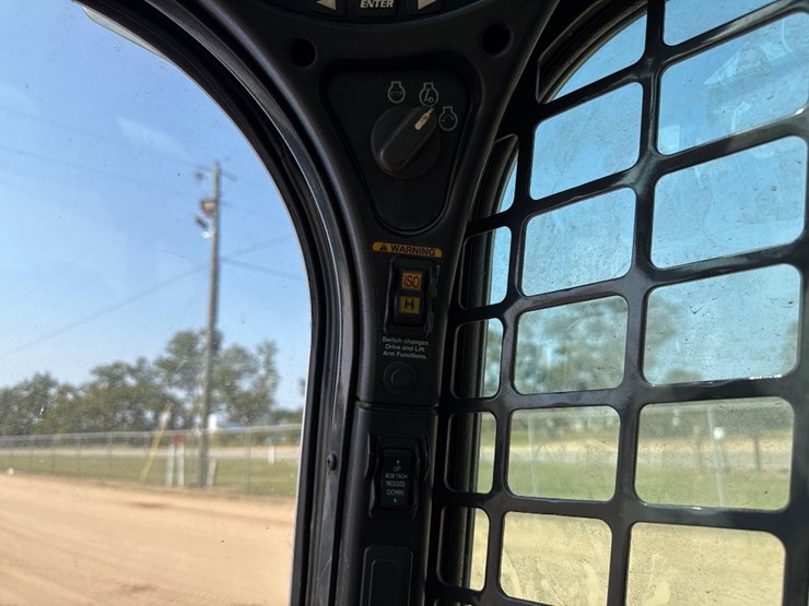 2020-bobcat-t870-image-28
