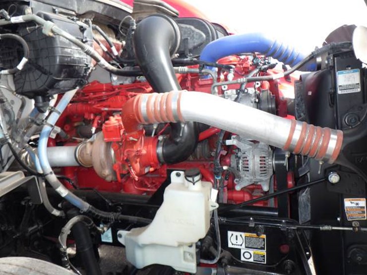 2023-peterbilt-579-image-14